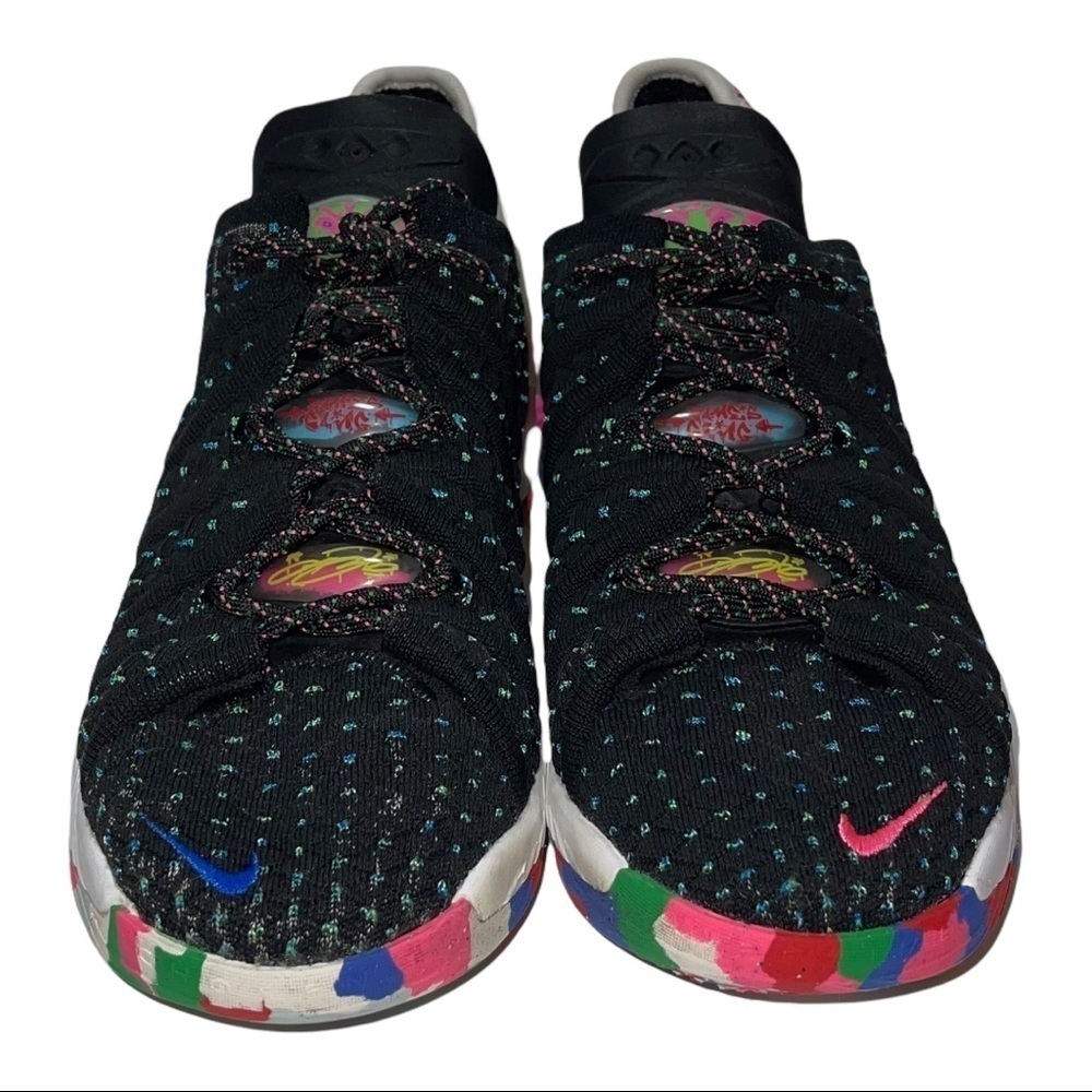 Nike Woman Shoes Size 5.5